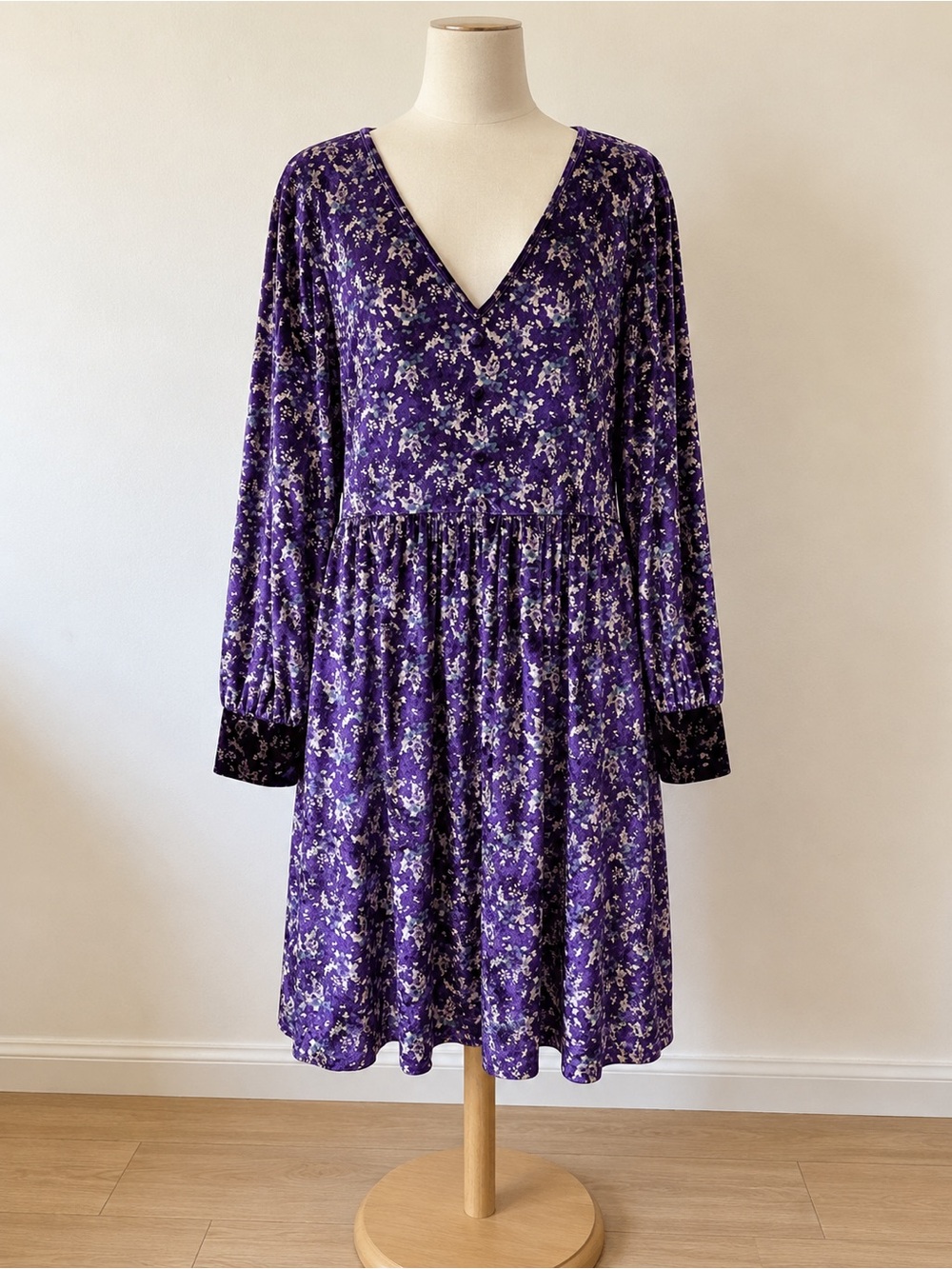 Suzanne Betro Purple Floral V-Neck Long Sleeve Dress